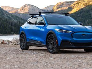 Mustang Mach-E končí s menší baterií. Paket Trail přidá vyšší podvozek a techniku z verze Rally