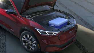 Kufr jako příplatková výbava? Ford se rozhodl šetřit na nečekaném místě Kufr jako příplatková výbava? Ford se rozhodl šetřit na nečekaném místě