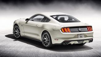 Nový Ford Mustang předvádí svůj systém na „zahřátí“ zadních gum