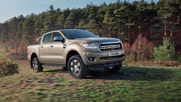 Modernizovaný Ford Ranger zná české ceny. Kolik stojí nový dvoulitr? A kolik ostrý Ranger Raptor?