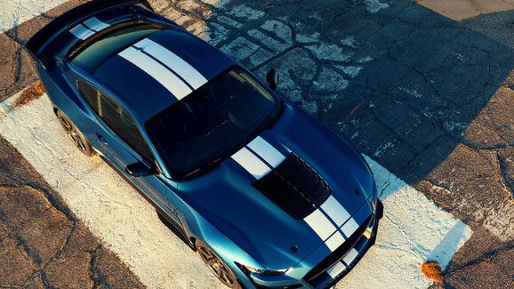 Ručně malované pruhy na Mustangu Shelby GT500 jsou překvapivě oblíbené