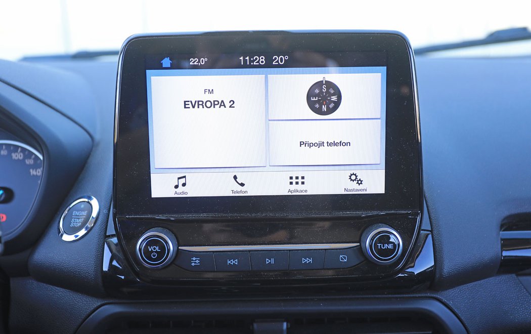 Ecosport v edici Titanium Top je napěchován komfortními prvky. Dostanete automatickou klimatizaci, multimediální systém s 8palcovou dotykovou obrazovkou nebo vyhřívání sedadel, volantu a čelního skla.