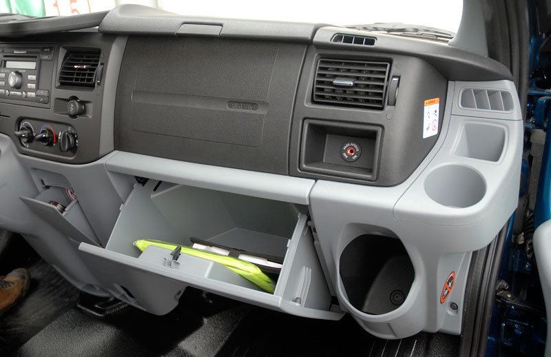 Možnost vypnutí airbagu spolujezdce (pro převoz dětí v sedačce proti směru jízdy) není u dodávek běžná, ale u kombivanu může přijít vhod