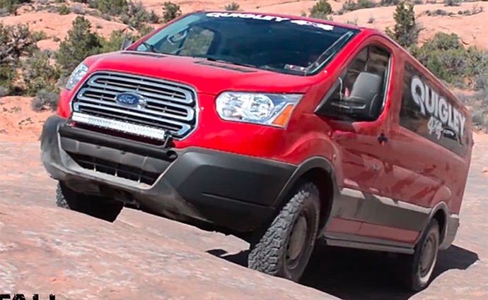 Video: Ford Transit 4x4 od Quigley Motor Company se terénu nebojí