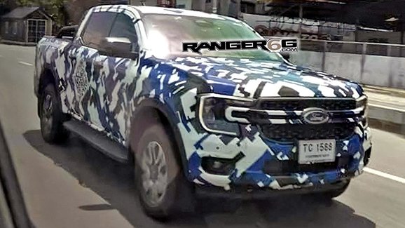 Nový Ford Ranger vyfocen s odmaskovanou přídí, připomíná menší Maverick