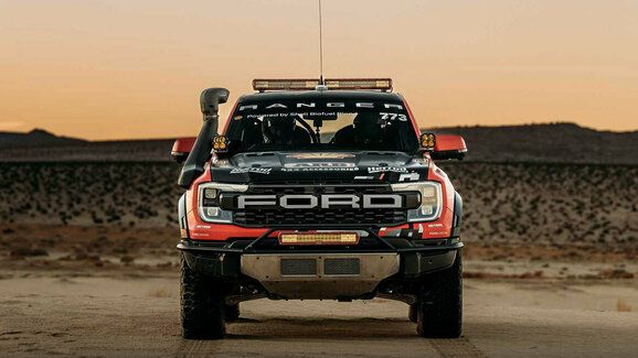 Ford Ranger Raptor přijíždí v extrémní závodní verzi pro Baja 1000