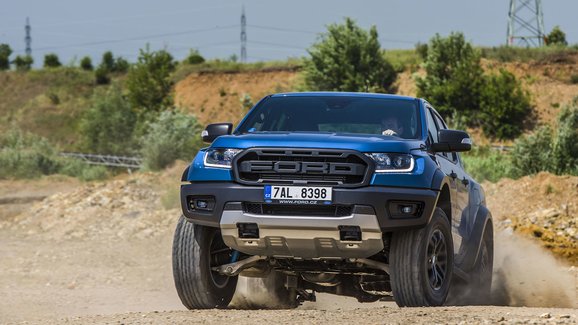 Nový Ford Ranger by mohl dostat výkonnou plug-in hybridní verzi