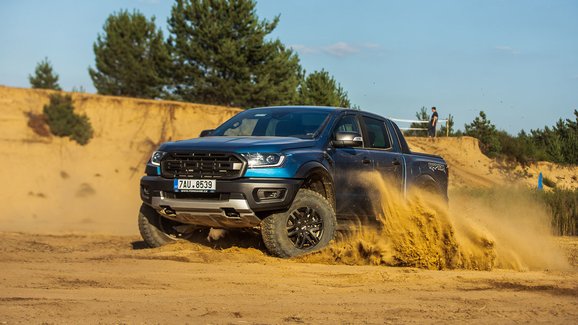 S Fordem Ranger Raptor na střelnici: Střele neujede, všemu ostatnímu už ano! 