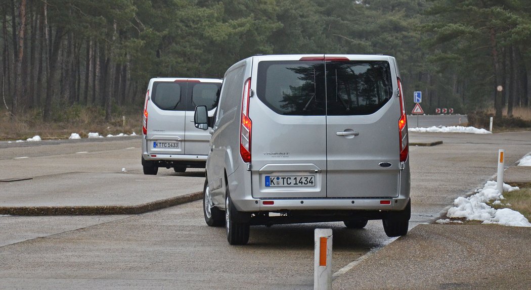 Za celý test to transit udělá 5100x a zkouší se i náraz do schodu vysokého 14 cm!