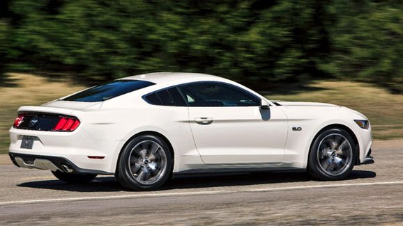 Ford Mustang 2015: Turbo, osmiválec a paket Performance