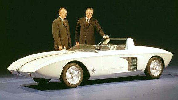 Ford odhaluje archivní fotky prvního konceptu Mustangu