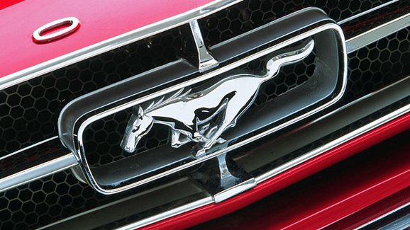Ford Mustang: Americká legenda s pádícím koněm na kapotě