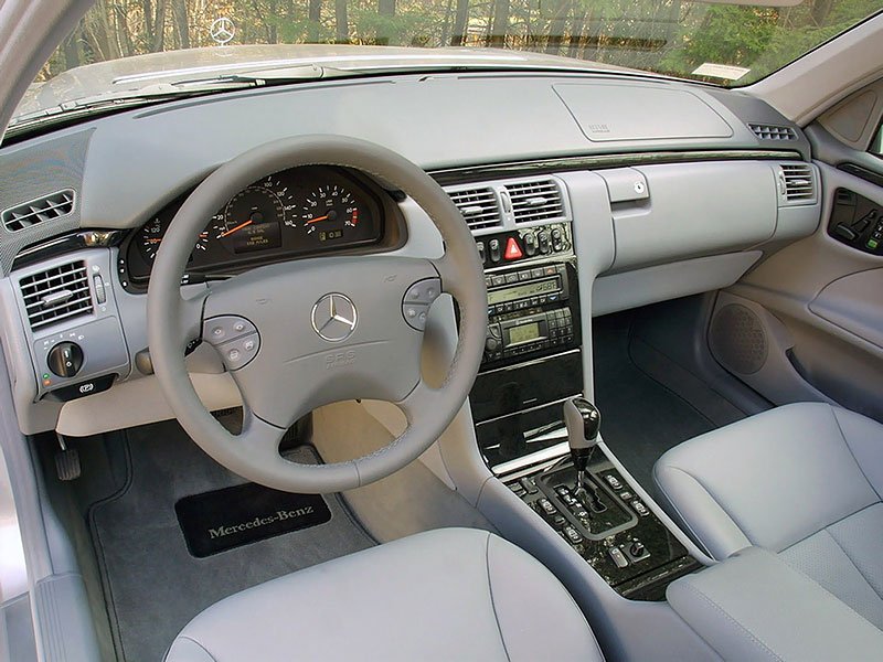 Mercedes-Benz W210