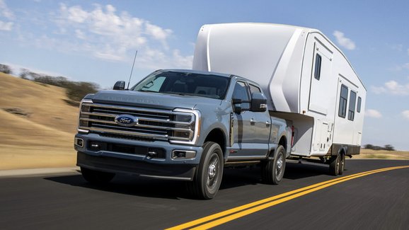 Ford představil nový truck Super Duty. Základ tvoří 6,8litrová V8