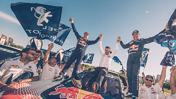 12. etapa Rallye Dakar: Peterhansel trhá rekordy