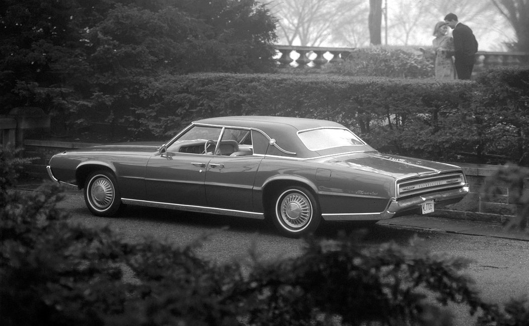 Ford Thunderbird Landau Sedan (1967)