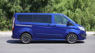 Porovnání verzí s různě dlouhým rozvorem a délkou karoserie. Posuvné dveře byly vždy vpravo, aletrnativně mohly být také vlevo. Porovnání verzí s různě dlouhým rozvorem a délkou karoserie. Posuvné dveře byly vždy vpravo, aletrnativně mohly být také vlevo.