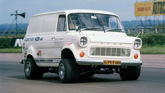 Před 50 lety vznikl zběsilý Ford Transit Supervan. Techniku si půjčil od GT40