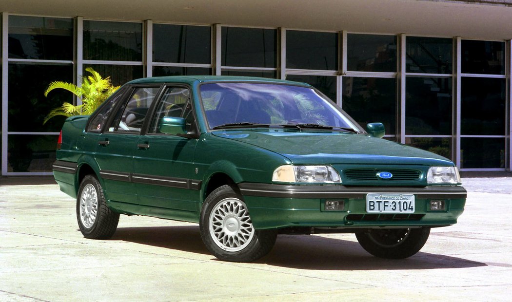 Ford Versailles (1996)