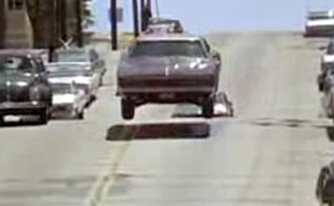 Video: Ford Mustang a Dodge Charger v San Franciscu (Bullitův případ)