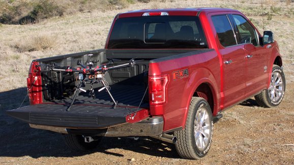 Ford: Auta a drony mohou společně zachraňovat životy
