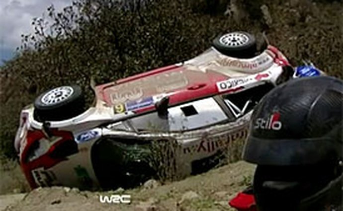 Jak to vypadá při kotrmelcích ve Fordu Fiesta RS WRC (video)