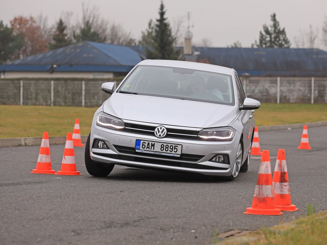 Polo hlásá komfort a řidiče maximálně izoluje od nevlídného světa venku.