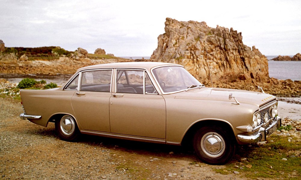 Sedan Ford Zodiac Mark III měl šest bočních oken (ta za zadními dveřmi byla trojúhelníková) a užšími sloupky C.