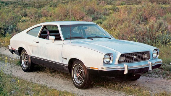 Jeden z nejhorších Mustangů má 50 let. I s V8 měl směšných 140 koní