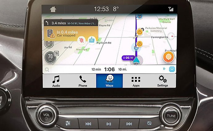 Navigace Waze proniká do infotainmentů aut. Kde si ji pustíte a kde zatím máte smůlu?