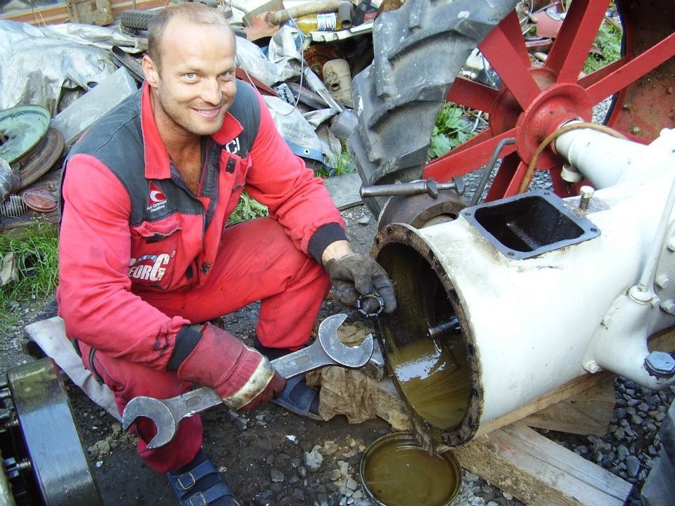 René si cenný traktor zrenovoval do posledního šroubku.