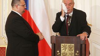 Ožrala Zeman vyhazuje kancléře Forejta za koks? Ožrala Zeman vyhazuje kancléře Forejta za koks?