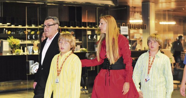 Miloše Formana doprovázela manželka a nejmladší synové