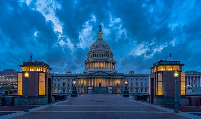 Ikonický Kapitol je jedním ze symbolů americké politiky.