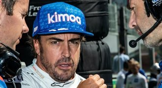 Alonso po kolizi nadával Hamiltonovi, pak vzal slova zpátky: Milé gesto