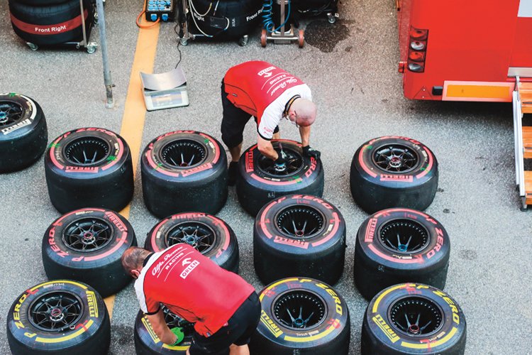 Příprava pneumatik pro vůz formule 1