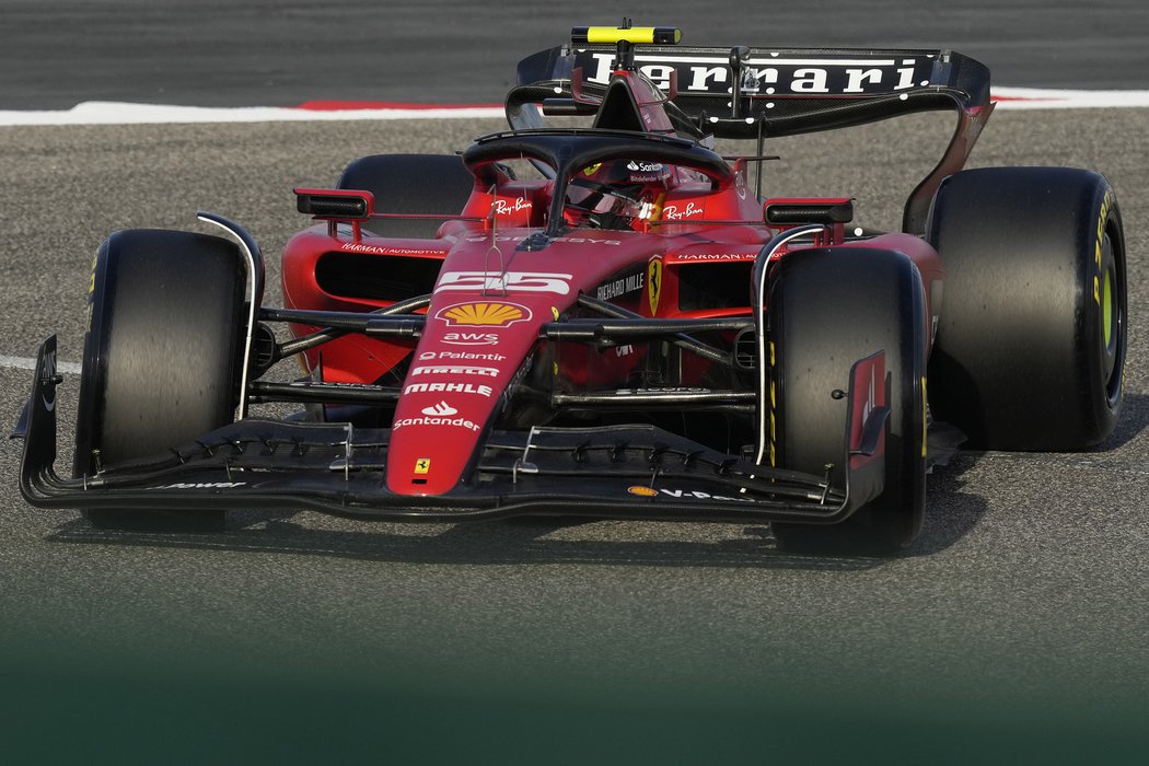 Carlos Sainz s vozem Ferrari