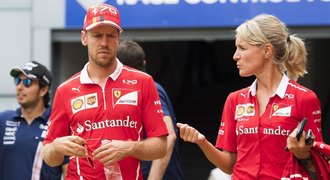 Ferrari kolabuje, mluvčí plakala. Vettel naposledy nedojel po banální poruše