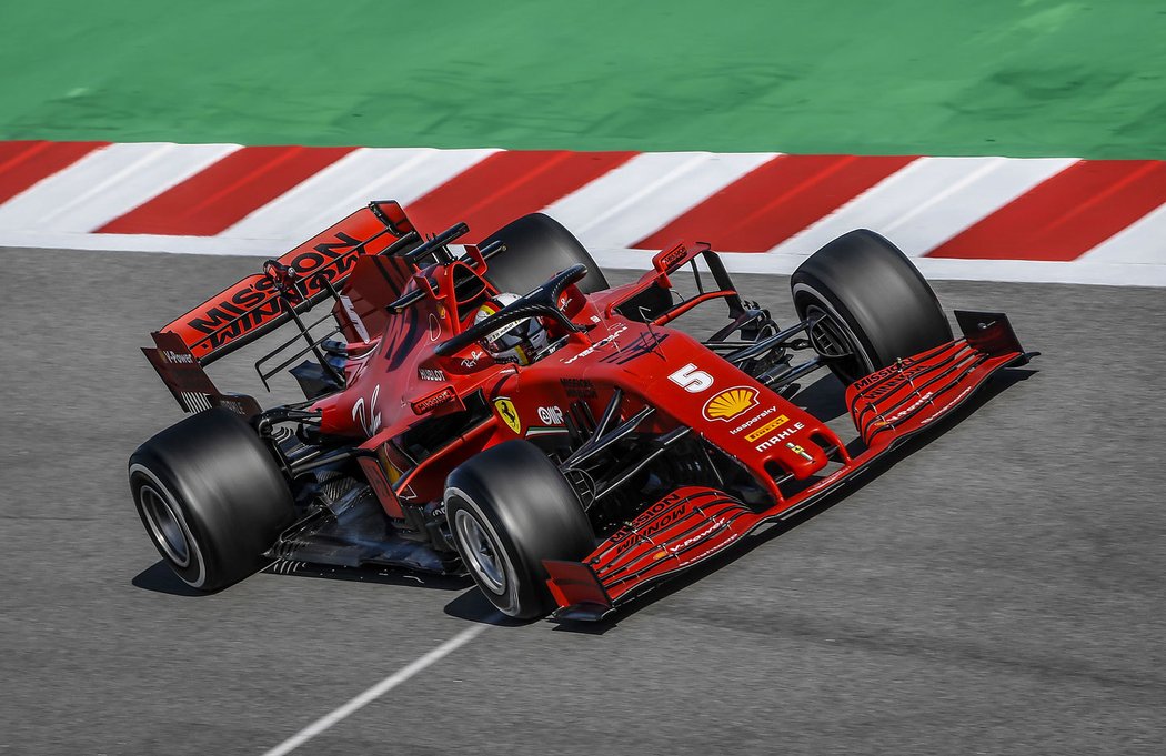 Podle předpovědí odborníků Ferrari nadvládu Stříbrných šípů nenaruší
