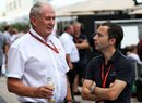 Helmut Marko (vlevo) a Nicolas Todt jsou šedé eminence zákulisí světa F1. Marko je poradcem Red Bullu a Todt synem prezidenta FIA a manažerem Charlese Leclerca (Ferrari).