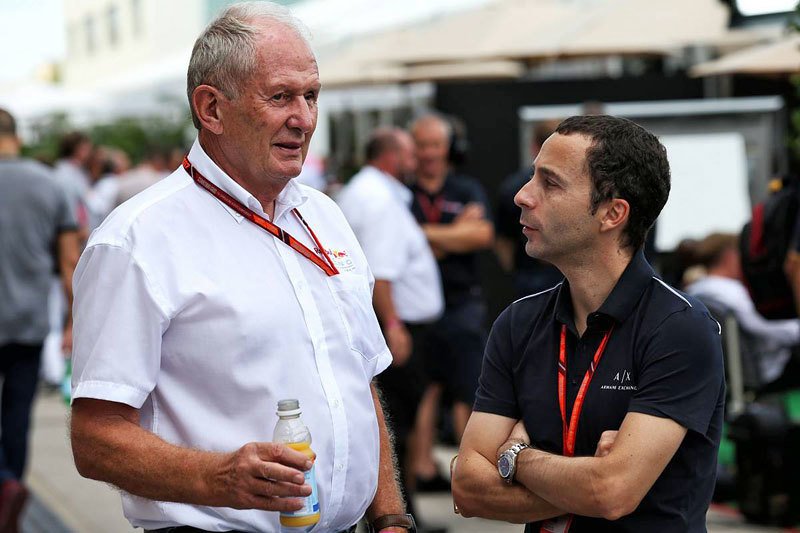 Helmut Marko (vlevo) a Nicolas Todt jsou šedé eminence zákulisí světa F1. Marko je poradcem Red Bullu a Todt synem prezidenta FIA a manažerem Charlese Leclerca (Ferrari).