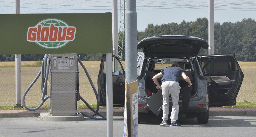 Důkladně vyčistit auto a pak rychle za rodinkou.