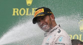 Hamilton má problém. Už je legendou F1, ale doma ho nemají rádi