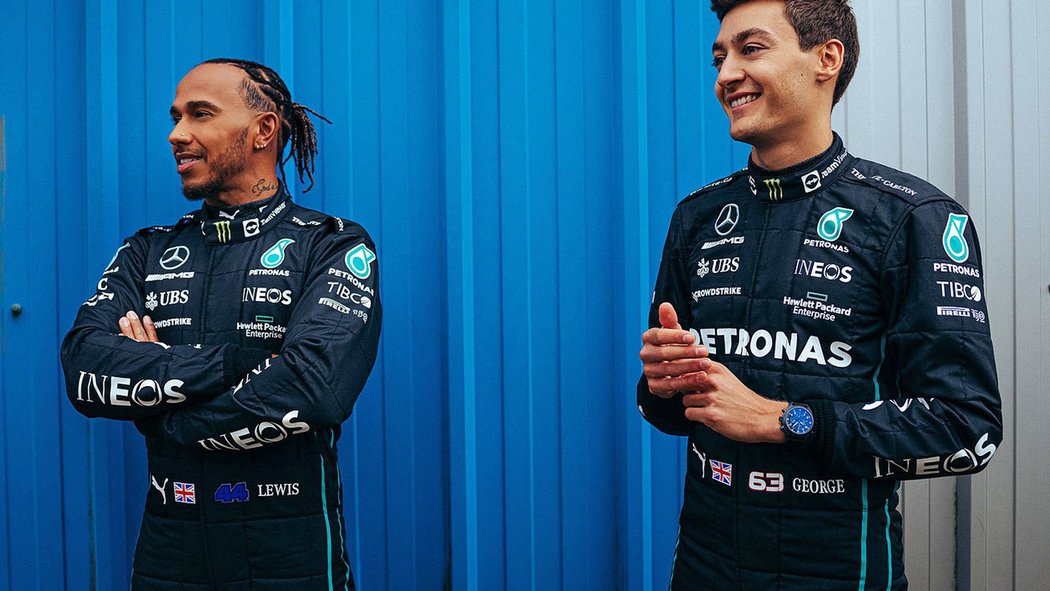 Lewis Hamilton a George Russell