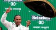 Lewis Hamilton slaví prvenství ve Velké ceně Mexika