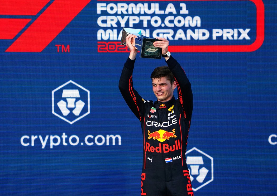 Hamiltona se překvapivě zastal Verstappen