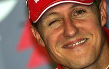 Konečně! Michael Schumacher komunikuje