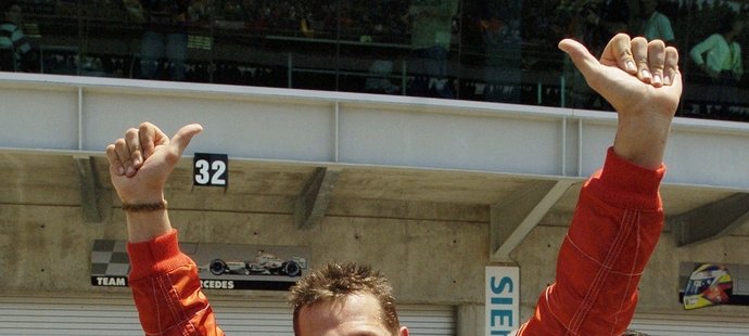 Vítězná gesta předváděl Michael Schumacher během svojí kariéry mnohokrát