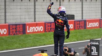 Verstappenova nadvláda trvá. Poprvé vyhrál Velkou cenu Číny