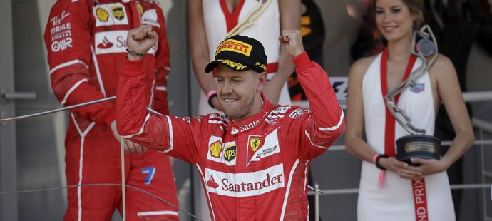 Sebastian Vettel se raduje z vítězství v Monaku